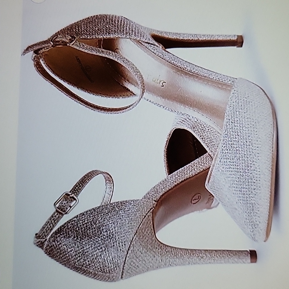 Dream Pairs Oppointed Lacey Gold Glitter pumps 4" heel size 8 New with tags…